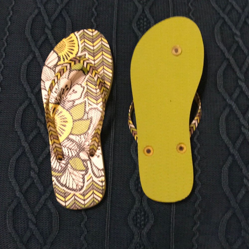 NWOT Vera Bradley Lime Flip Flops